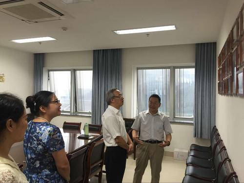 陈书记走访外国语学院