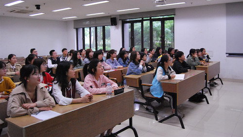 外国语学院团委组织团员青年集中观看纪念五四运动100周年大会1