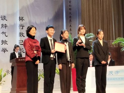 外国语学院辩论队荣获校“树人杯”冠军
