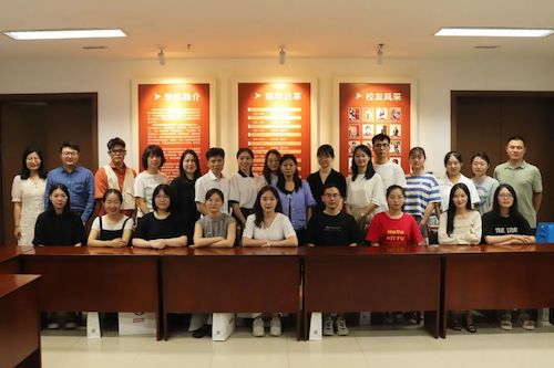 7.7外国语学院举办2021届毕业生座谈会